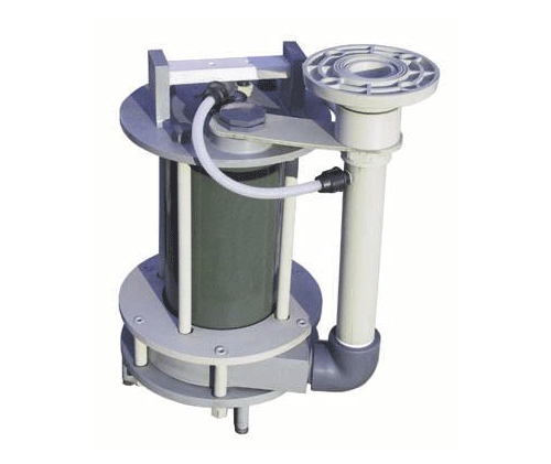 <strong>Non-metallic pump with electric parts protected by double O-ring seals.</strong>
